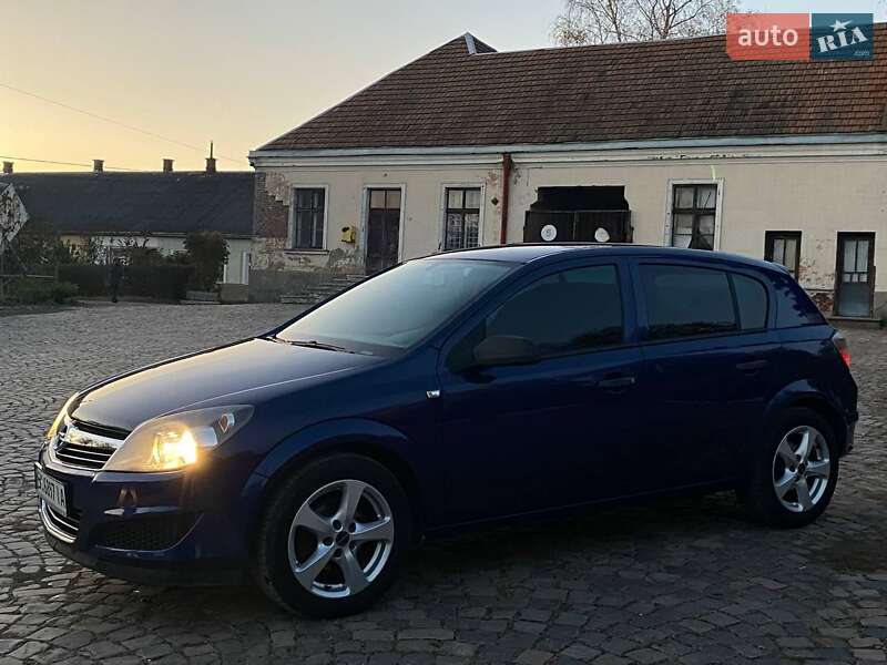 Хэтчбек Opel Astra 2009 в Ходорове