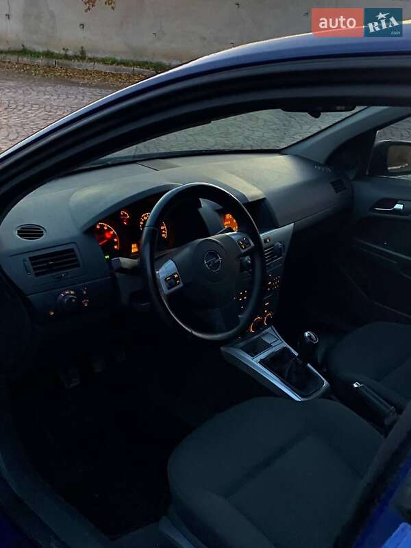 Хэтчбек Opel Astra 2009 в Ходорове