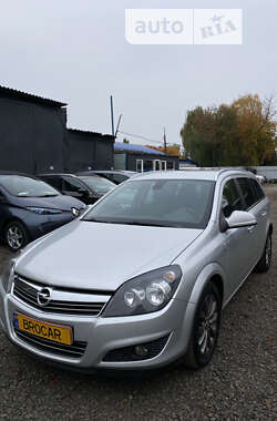 Универсал Opel Astra 2010 в Луцке