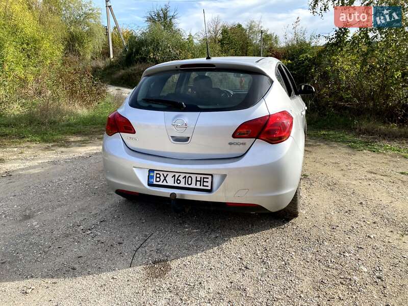 Хэтчбек Opel Astra 2010 в Новой Ушице