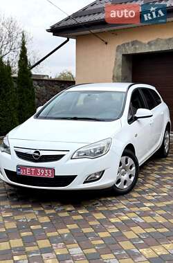 Універсал Opel Astra 2011 в Старокостянтинові