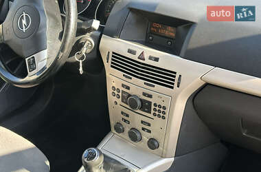 Хэтчбек Opel Astra 2007 в 