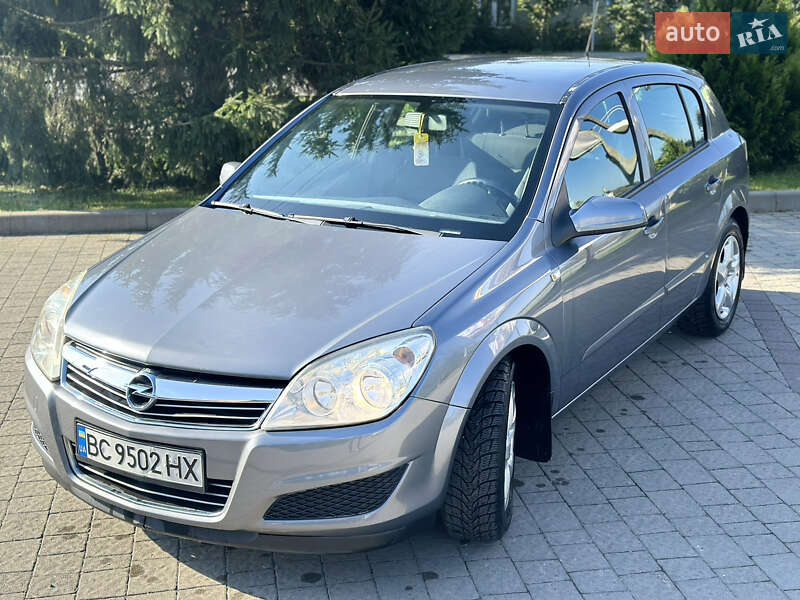 Хэтчбек Opel Astra 2007 в 