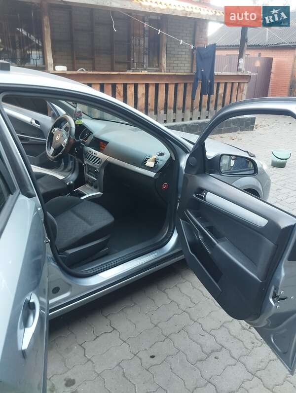 Хетчбек Opel Astra 2004 в Житомирі