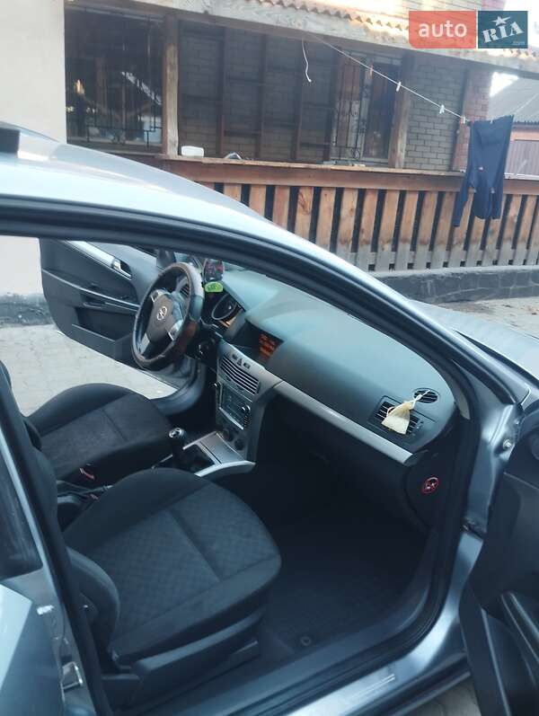 Хетчбек Opel Astra 2004 в Житомирі