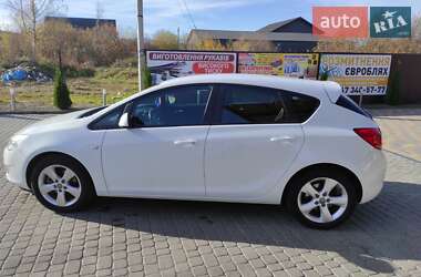 Хэтчбек Opel Astra 2013 в Надворной