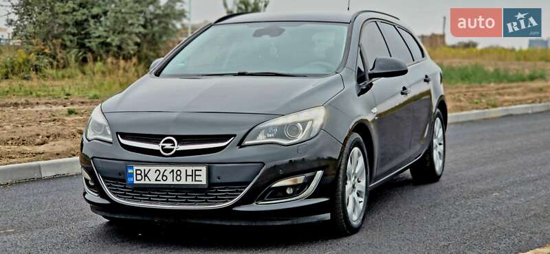 Универсал Opel Astra 2014 в Ровно