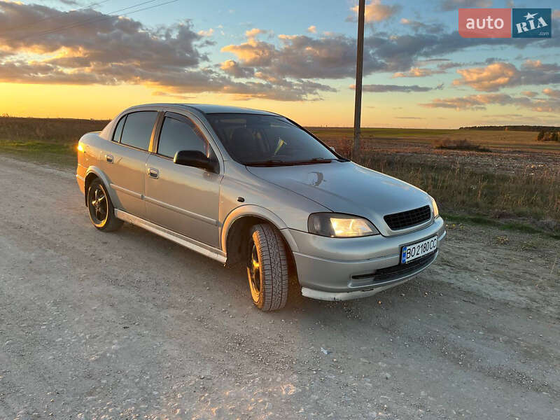 Седан Opel Astra 2007 в Почаеве