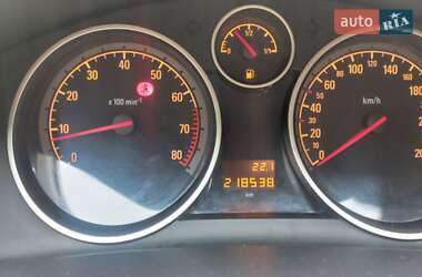 Хэтчбек Opel Astra 2004 в 