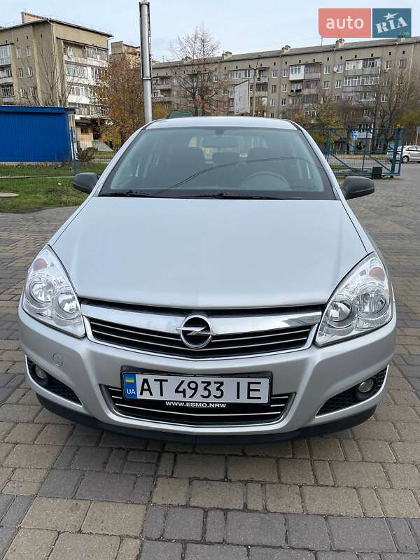 Универсал Opel Astra 2008 в Ивано-Франковске