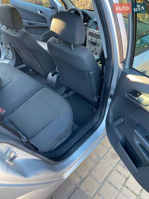 Универсал Opel Astra 2008 в Ивано-Франковске