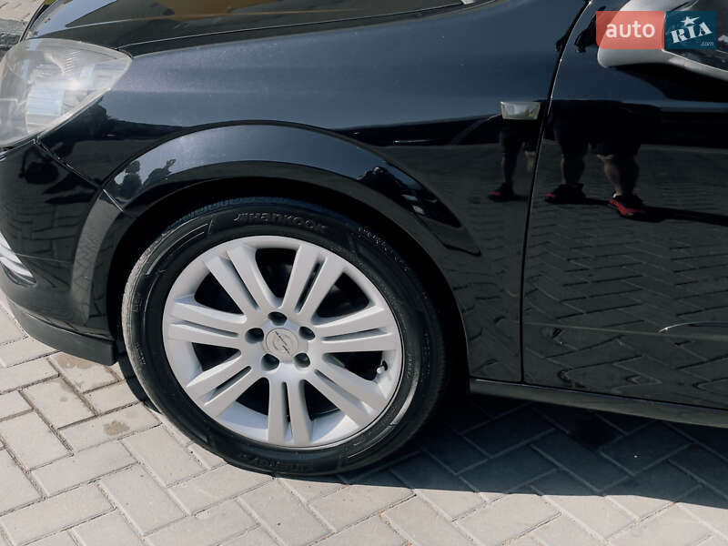 Хэтчбек Opel Astra 2009 в Ровно