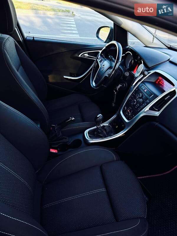 Универсал Opel Astra 2013 в Стрые
