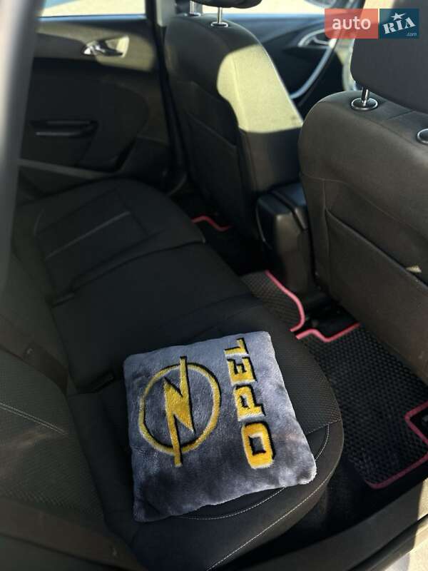 Универсал Opel Astra 2013 в Стрые