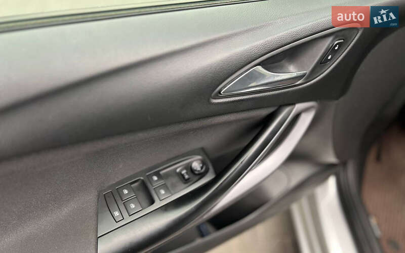 Універсал Opel Astra 2016 в Чернівцях