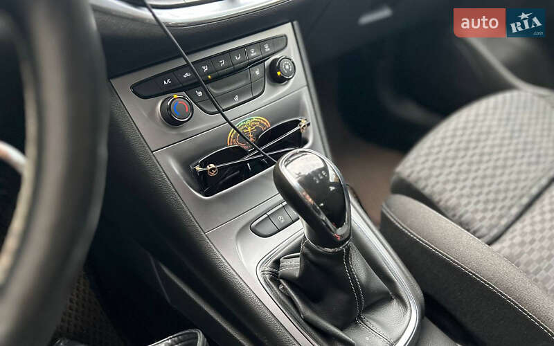 Універсал Opel Astra 2016 в Чернівцях