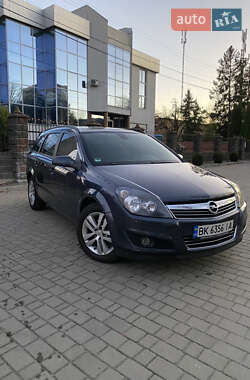 Універсал Opel Astra 2008 в Рівному