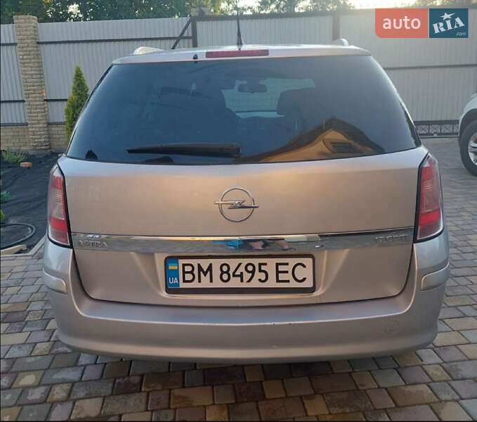 Универсал Opel Astra 2011 в Конотопе