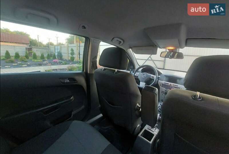 Универсал Opel Astra 2011 в Конотопе