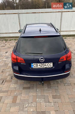 Универсал Opel Astra 2013 в 