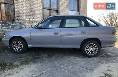 Седан Opel Astra 1995 в Ровно