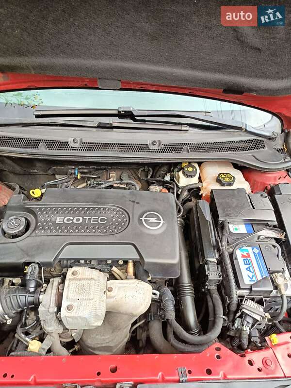 Універсал Opel Astra 2012 в Ізюмі