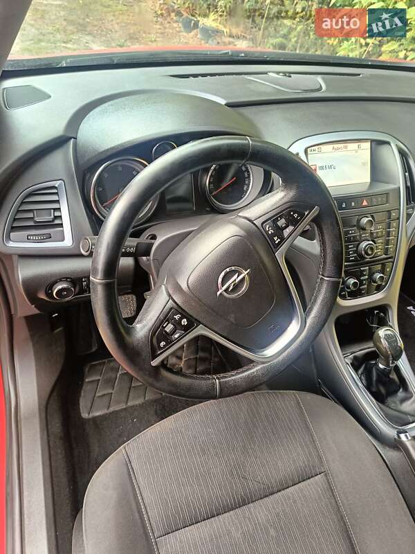 Універсал Opel Astra 2012 в Ізюмі