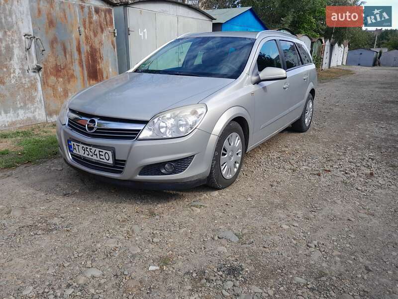 Універсал Opel Astra 2008 в Івано-Франківську