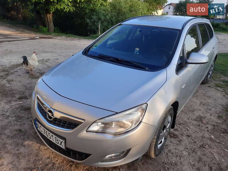 Универсал Opel Astra 2012 в Ратным