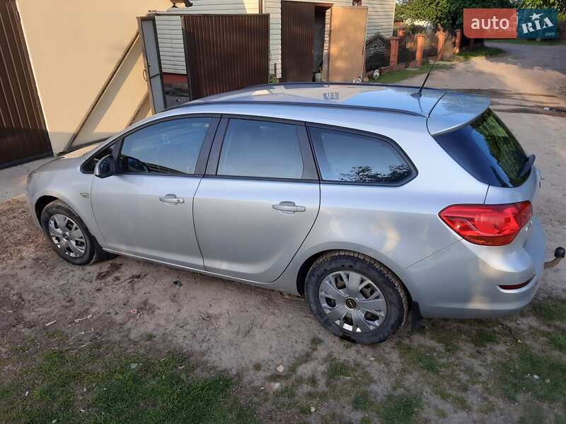 Универсал Opel Astra 2012 в Ратным