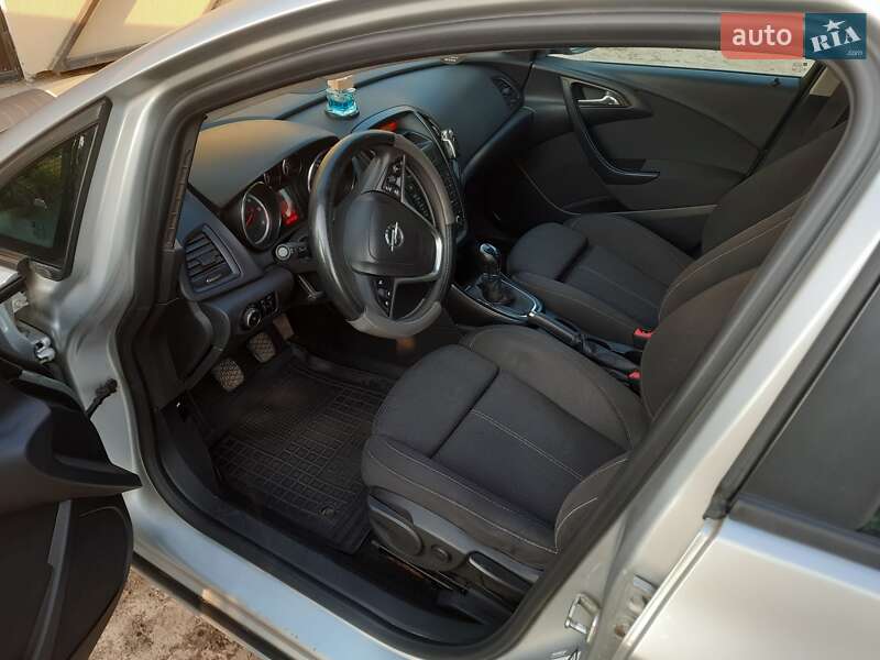 Универсал Opel Astra 2012 в Ратным