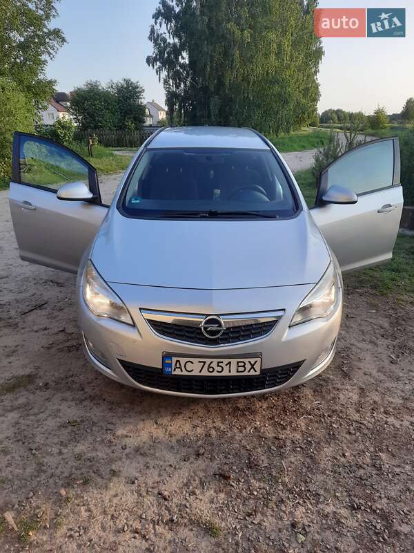 Opel Astra 2012