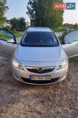Универсал Opel Astra 2012 в 