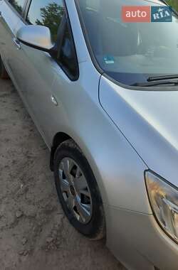 Универсал Opel Astra 2012 в 