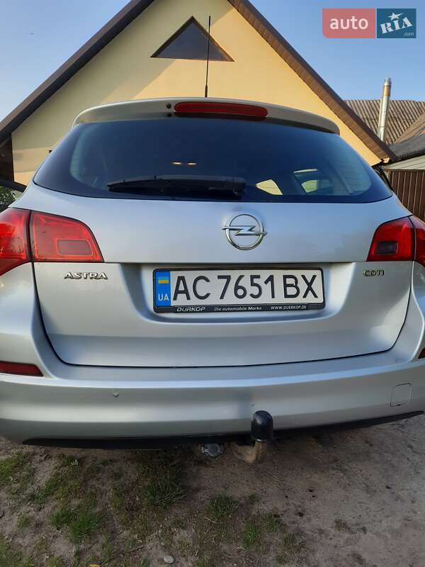 Универсал Opel Astra 2012 в Ратным