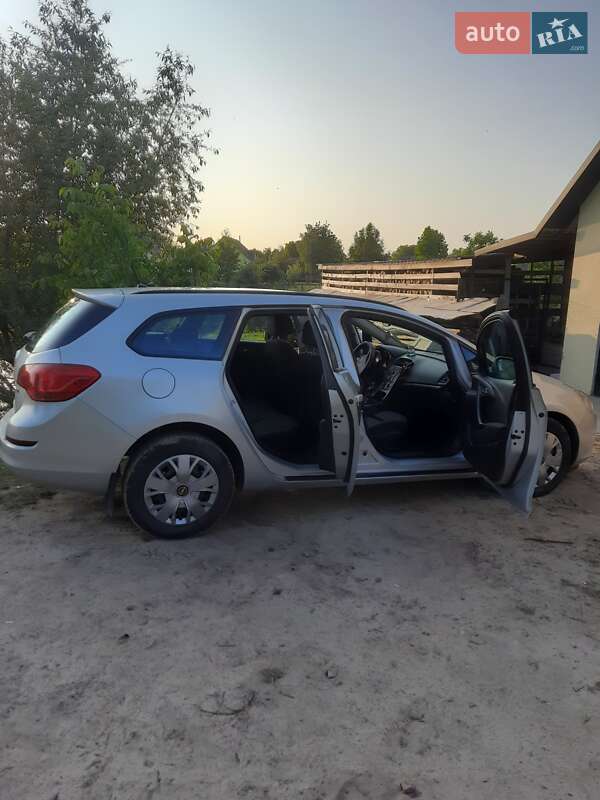 Универсал Opel Astra 2012 в Ратным