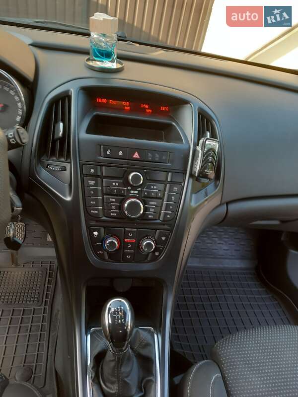 Универсал Opel Astra 2012 в Ратным