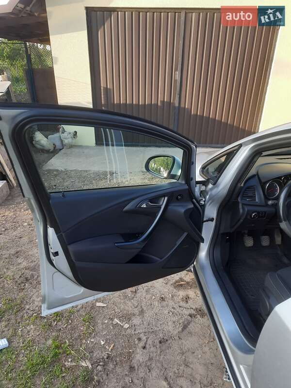 Универсал Opel Astra 2012 в Ратным
