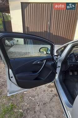 Универсал Opel Astra 2012 в 