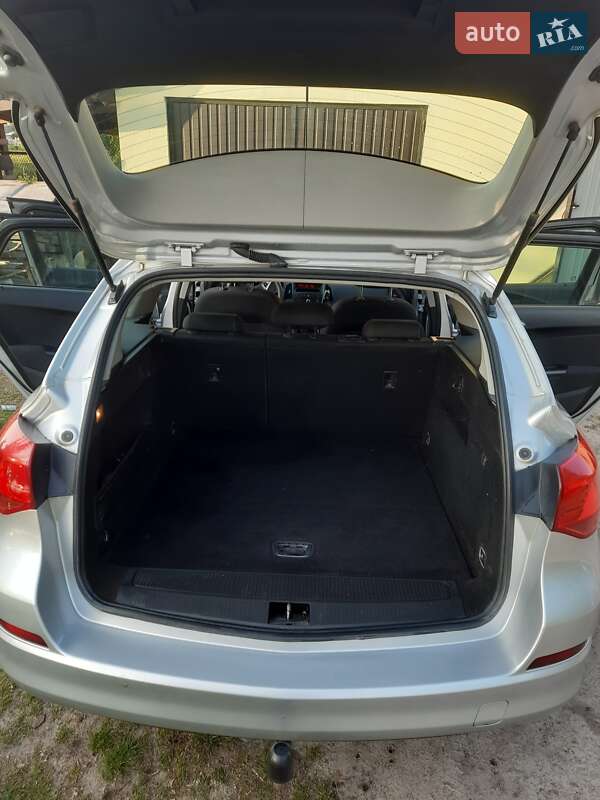 Универсал Opel Astra 2012 в Ратным