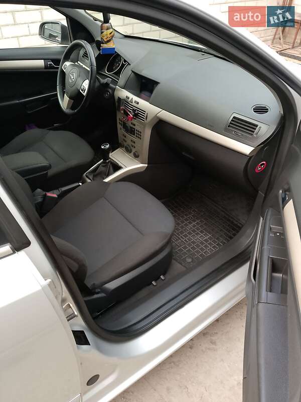 Универсал Opel Astra 2008 в Верховец