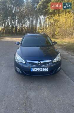 Універсал Opel Astra 2012 в Житомирі