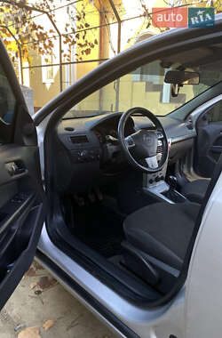 Седан Opel Astra 2014 в 