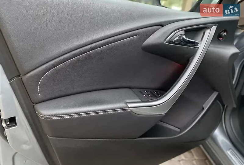 Універсал Opel Astra 2012 в Виноградові