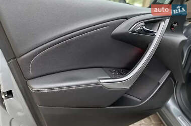 Универсал Opel Astra 2012 в 