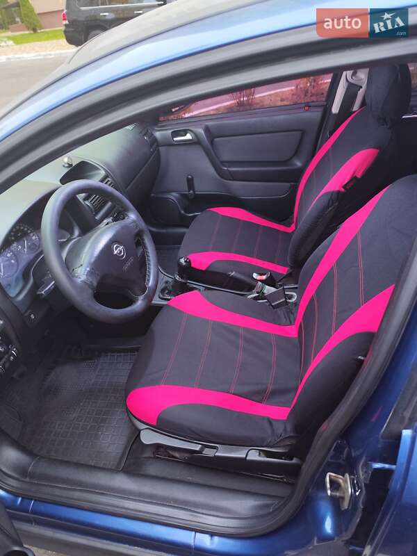 Седан Opel Astra 2006 в Киеве