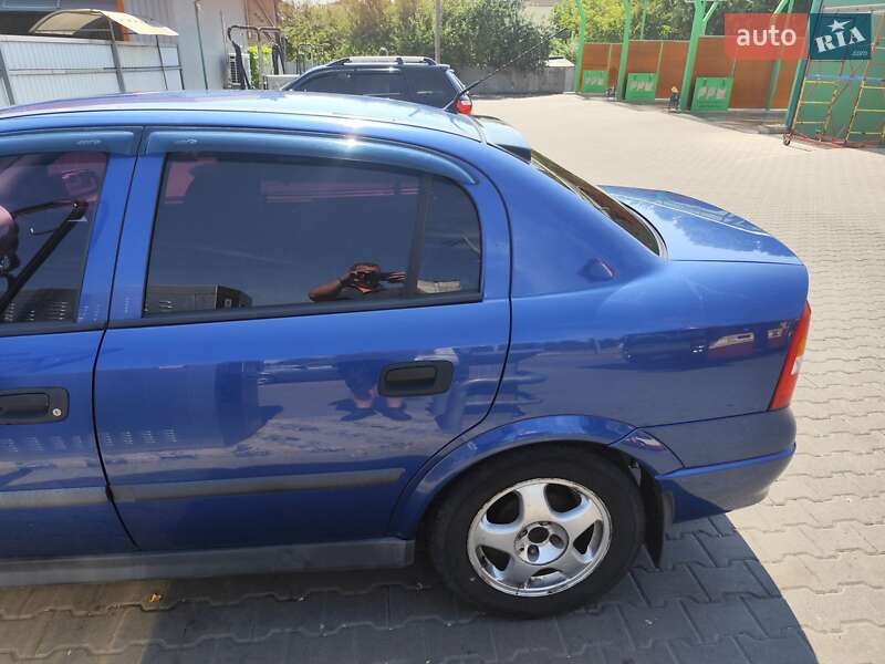 Седан Opel Astra 2006 в Киеве