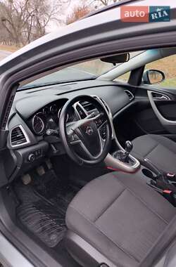 Универсал Opel Astra 2011 в 