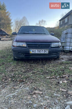 Хэтчбек Opel Astra 1995 в Лазещине