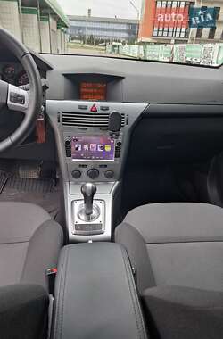Хэтчбек Opel Astra 2012 в 